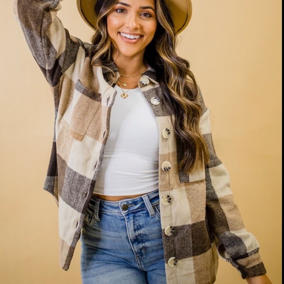 New Tan Plaid Flannel Jacket Shacket - Picture 6 of 9